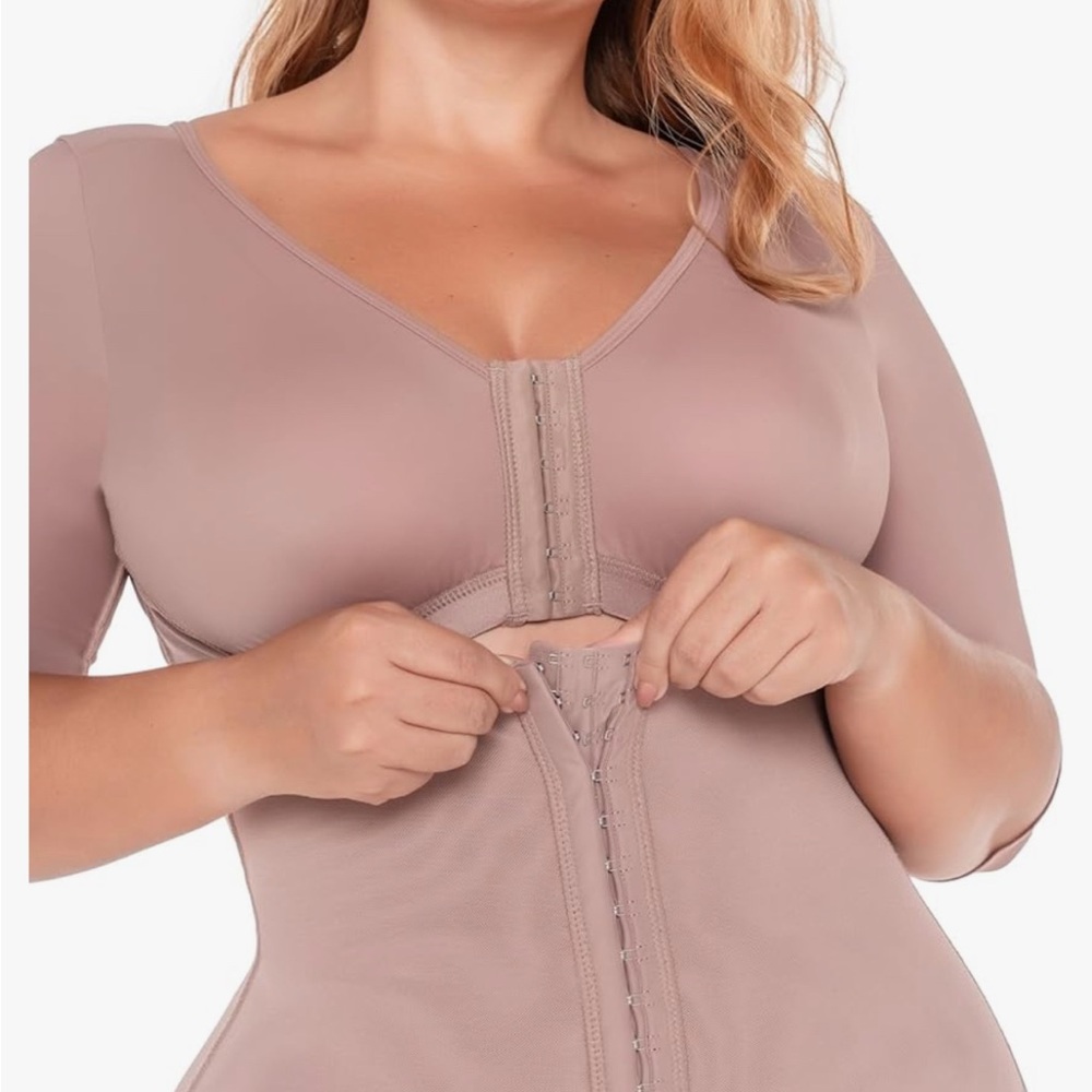 Post-Op BBL High Compression Faja Long Sleeve, Knee Length with built-in bra - Picture 3 of 4